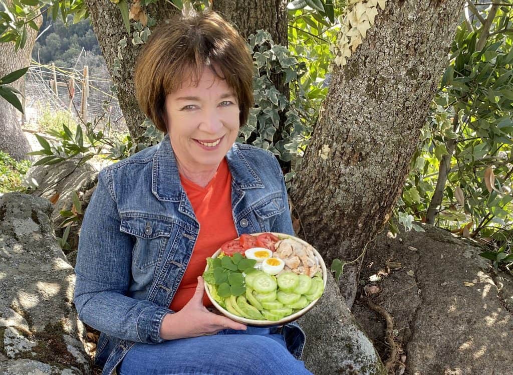 Amanda Rose holding a Ridiculously Big Salad for the Three-Day Challenge